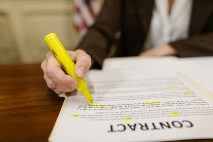Legal contract on construction claims