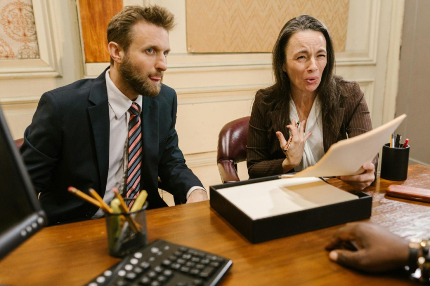 Construction experts presenting clear data in court to explain construction claims