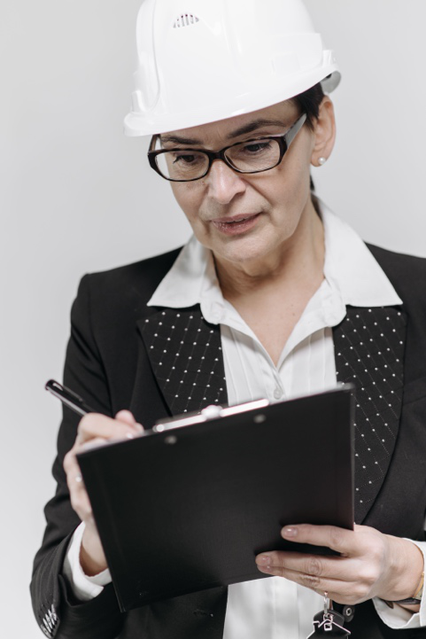 Detailed review of project records allows experts to identify delay causes, assess impacts, and support evidence-based claim evaluation.