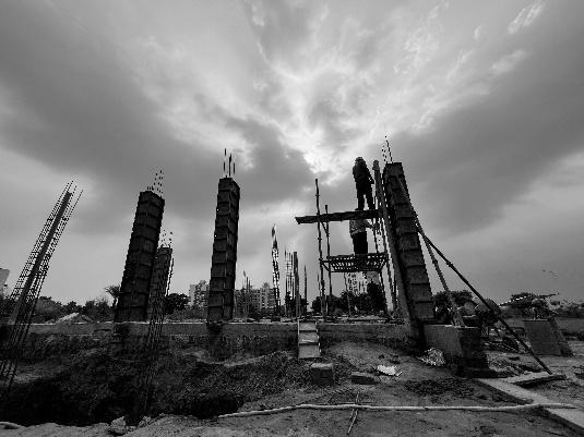 Careful evaluation of site progress, labor activity, and construction milestones helps establish when delays occurred and who was responsible for them.