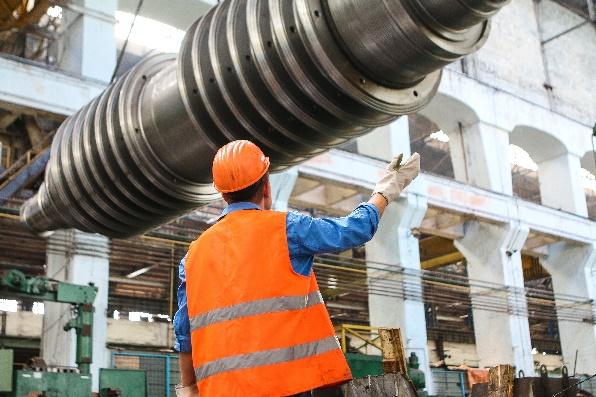 Technical experts combine engineering knowledge with project documentation to explain how equipment issues, design changes, or construction disruptions affected overall project completion.