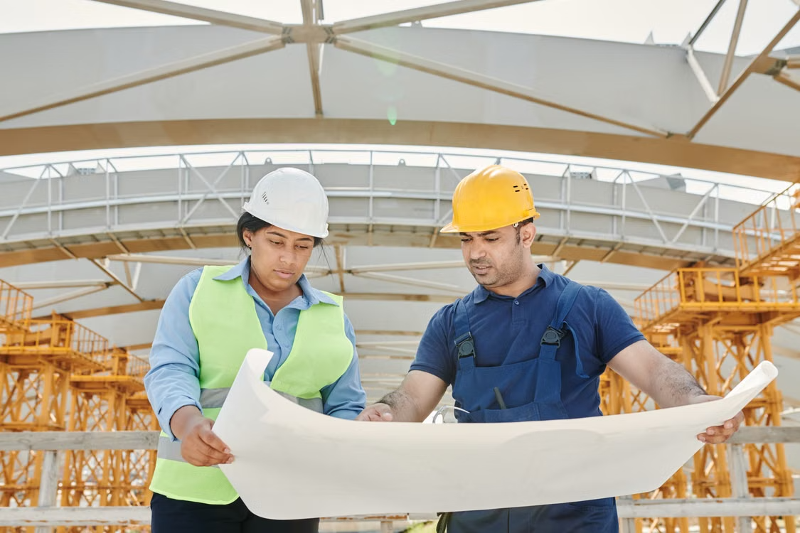 An independent construction expert reviews project records and site conditions the same way regardless of which party retained them.